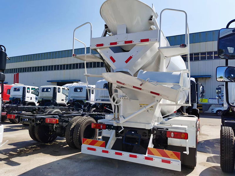 東風S600單橋5.5攪拌車