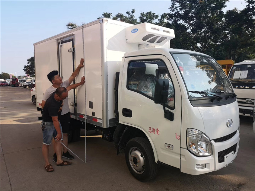 躍進小福星3.26米冷藏車