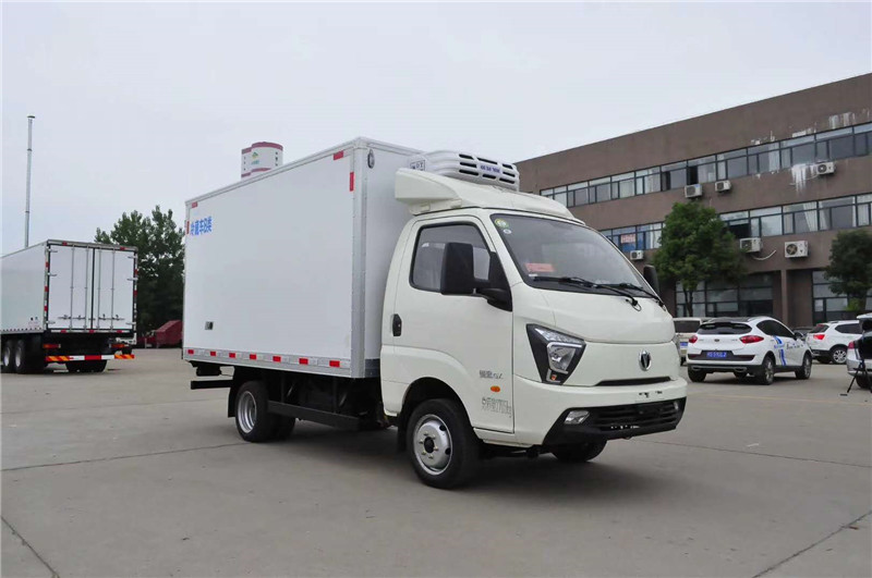 飛碟締途3.8米柴油藏車(chē)