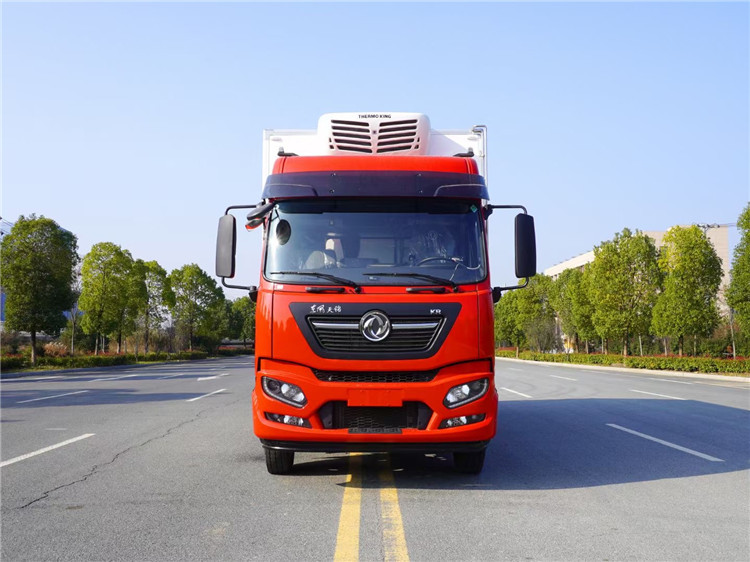 東風(fēng)天錦KR高頂雙臥6.8米冷藏車(chē)