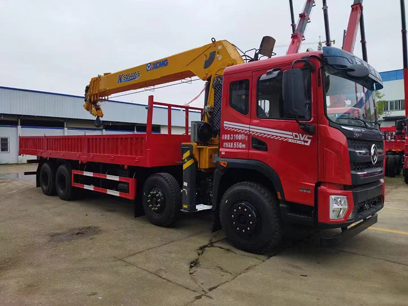 東風DV5前四后八隨車吊