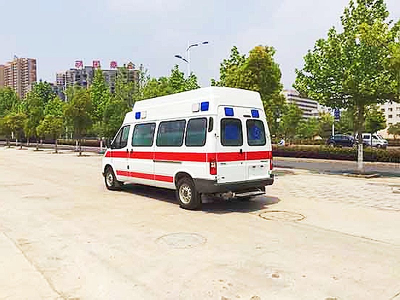 江鈴特順長軸高頂柴油版救護(hù)車