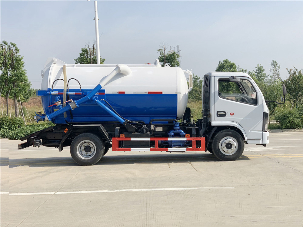 4.5方東風(fēng)D6 吸污車(chē)