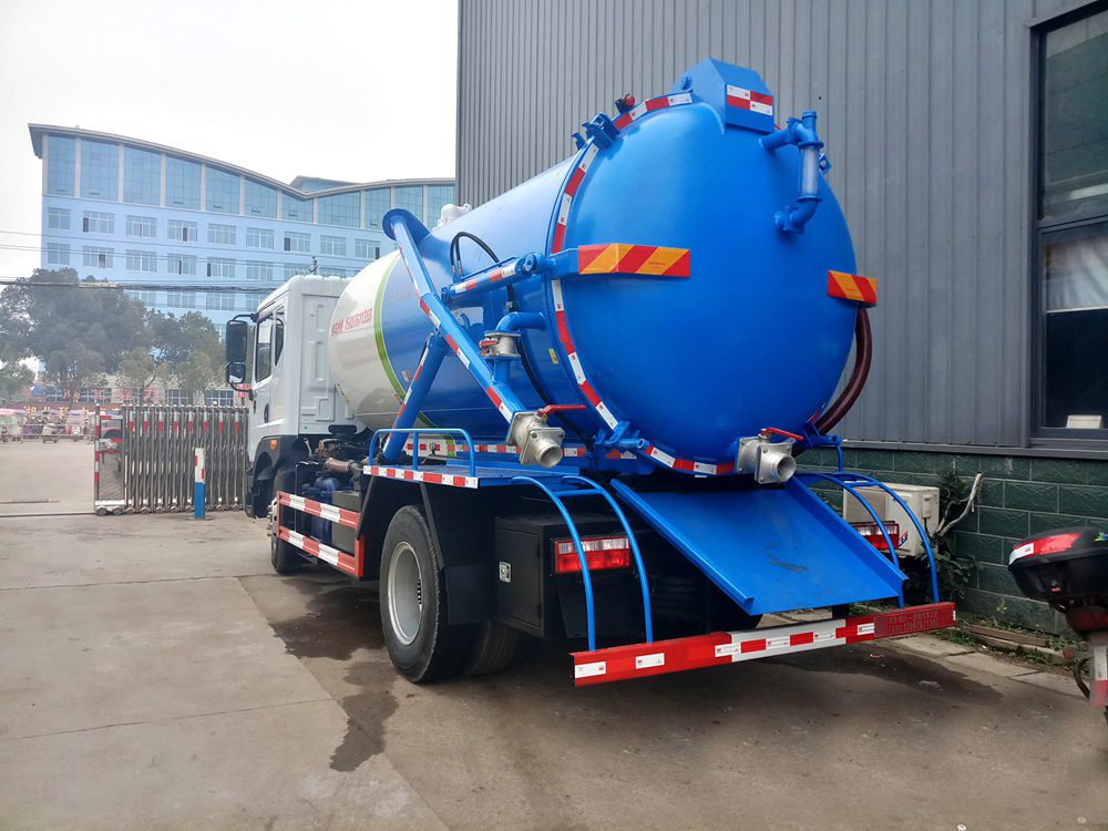 12方東風(fēng)D9 吸污車