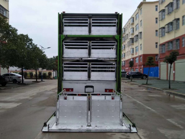 東風(fēng)天錦單橋6.8米全鋁合金豬苗運(yùn)輸車