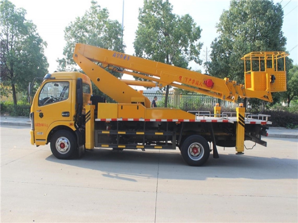 東風多利卡26米高空作業(yè)車