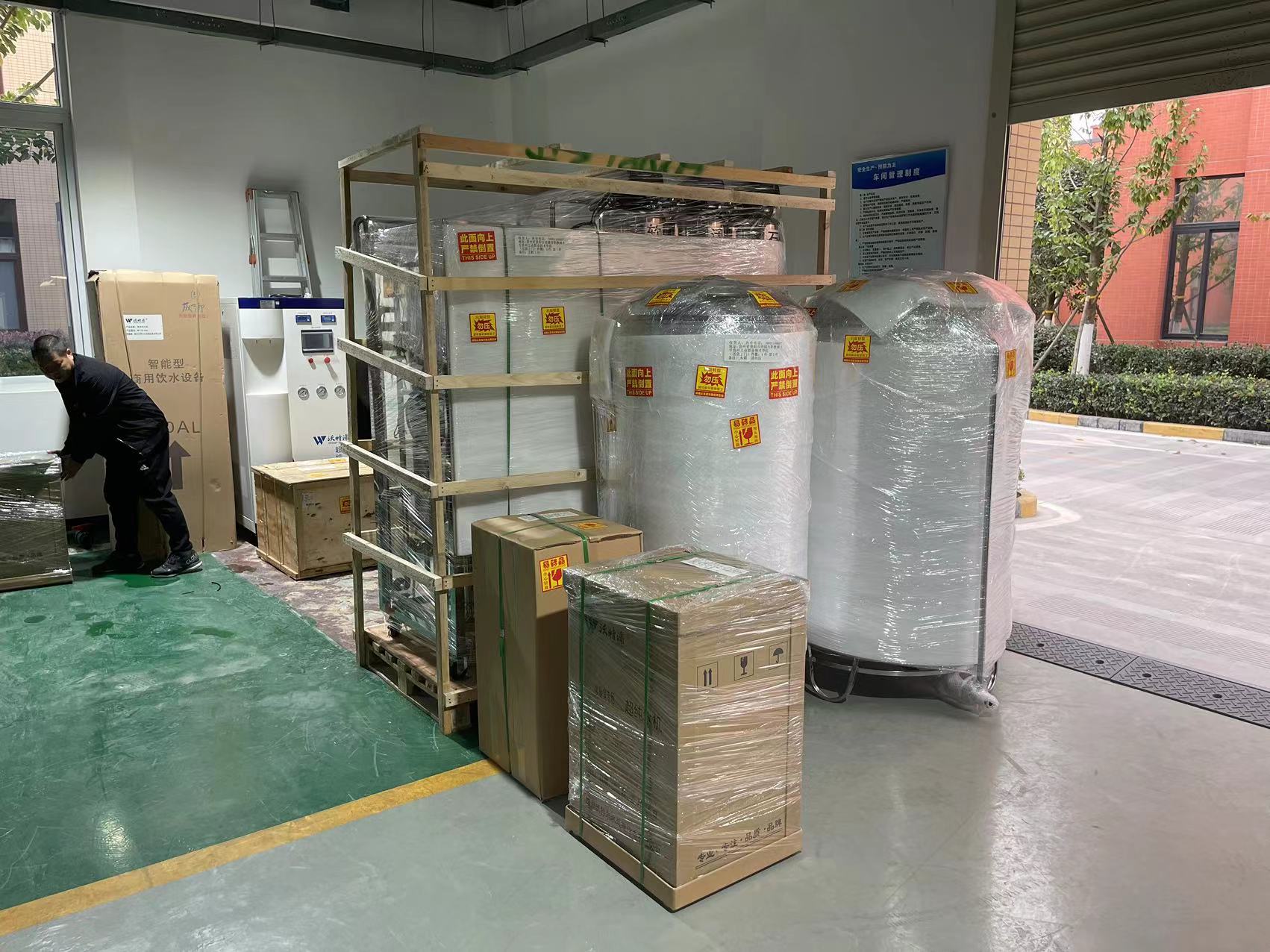 實驗室超純水機、工業純水設備發貨現場